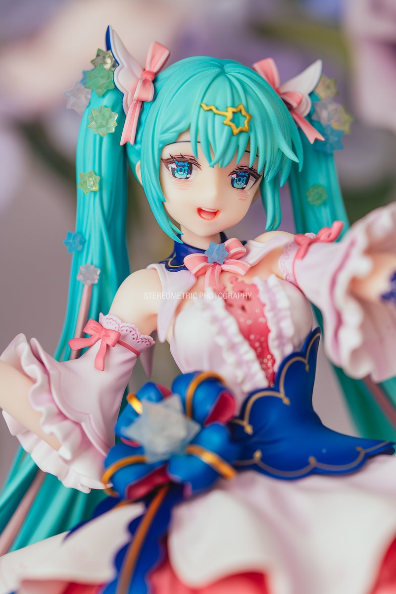 Stereometric's tweet image. Rosuuri Miku finally arrived!! Had to take photos because she's so beautiful!!!
#美しきフィギュア達の宴 #vocaloid #hatsunemiku #初音ミク