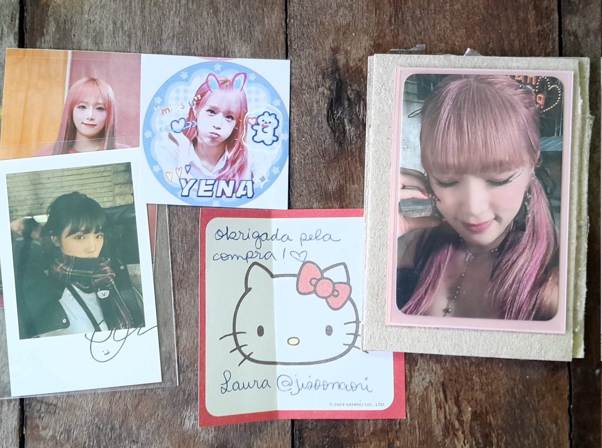 Feedback positivo para <a href="/jisoonaori/">Laura ❀</a> que me vendeu essa pob da yena! Foi super educada durante a compra e veio muito bem embalado <3