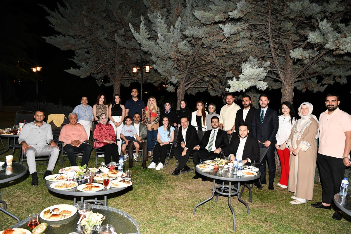 Ayşenur Gök (@aysenur_gokk) on Twitter photo Doğum günümü kutlayarak beni onurlandıran AK Parti Gençlik Kolları Genel Başkanımız Sn.<a href="/avyusufibis/">Yusuf İBİŞ</a>, Ankara İl Başkanımız Sn. <a href="/hakanhanozcan/">Hakan Han ÖZCAN 🇹🇷</a>, Genel Merkez Tanıtım ve Medya Başkan Yardımcımız Sn. <a href="/efedemirhann/">Ülkü Efe Demirhan</a>, Ankara İl Gençlik Kolları Başkanımız Sn. <a href="/avhalilatasoy/">Halil ATASOY</a> ve çok Doğum günümü kutlayarak beni onurlandıran AK Parti Gençlik Kolları Genel Başkanımız Sn.<a href="/avyusufibis/">Yusuf İBİŞ</a>, Ankara İl Başkanımız Sn. <a href="/hakanhanozcan/">Hakan Han ÖZCAN 🇹🇷</a>, Genel Merkez Tanıtım ve Medya Başkan Yardımcımız Sn. <a href="/efedemirhann/">Ülkü Efe Demirhan</a>, Ankara İl Gençlik Kolları Başkanımız Sn. <a href="/avhalilatasoy/">Halil ATASOY</a> ve çok
