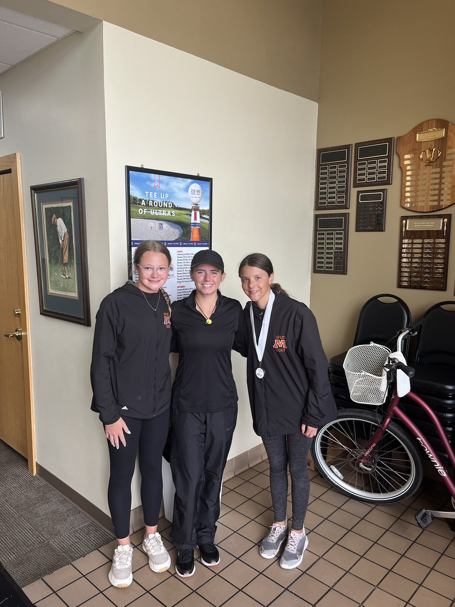 DakJuniorGolf's tweet photo. Girls 16-18 winner, Girls 13-15 winner, and Girls 13-15 placers

#DJGA @boisdesiouxgolf https://t.co/M9rJyycNWe