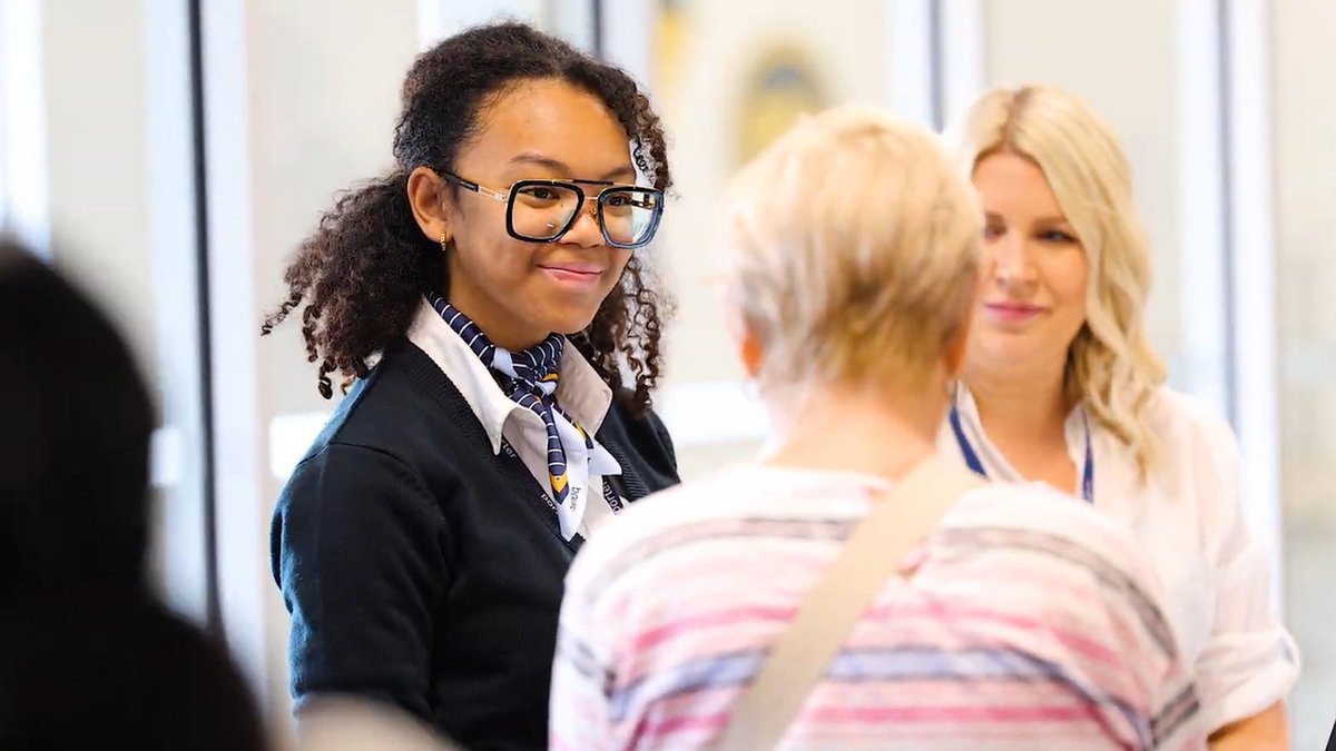 flyyhm's tweet image. Happy #AirportWorkersDay! Today, we join @canadasairports to celebrate all of the incredible people who play a vital role in ensuring safe, efficient & enjoyable journeys. ✈️ From the terminal to the runway & everything in between, THANK YOU to the amazing airport workers at YHM!