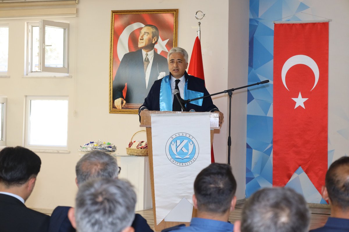 yahyalimyokayu's tweet photo. Yahyalı Meslek Yüksekokulu olarak 2025 yılı mezuniyet programımızı gerçekleştirdik. Müdürümüz Doç. Dr. Mustafa Salep'in açılış konuşması sonrasında Rektör Yardımcımız Sn. Prof. Dr. Zeki Tekin'in konuşması ile devam eden programımıza ilçe protokolü ve misafirlerimiz katılmıştır. https://t.co/kKyV3CIpK2