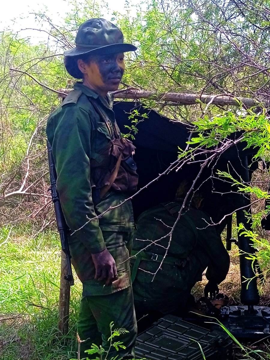 🌺¡Mujer cubana: fusil y Revolución en las manos!

Esta oficial de nuestro Ejército dirige una dotación de mortero con precisión.
✊🏻 Heredera del valor de Mariana, Vilma y Celia.  
"La mujer es una Revolución dentro de la Revolución"
_Fidel Castro
🇨🇺 #MujeresEnRevolución #Cuba