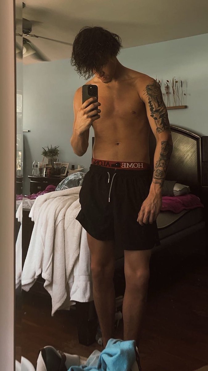 bnetinc's tweet photo. guess my height right and u get a surprise 😌 https://t.co/sfOAOsLu6B