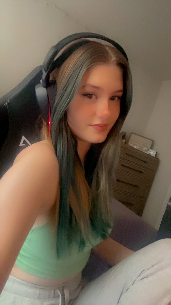 what’s up 😝 Twitch.tv/itsssbriiii