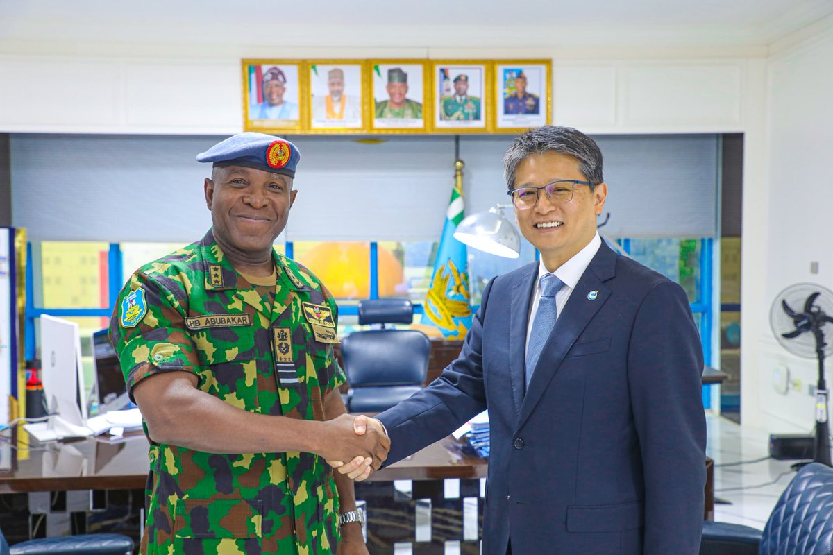 CAS_HBAbubakar's tweet photo. Today, I was delighted to receive the Chairman of the Board of CATIC, Mr Liu Yu, on an office call. We had fruitful discussions on ongoing projects and prospects for deeper cooperation between the NAF and CATIC. He was accompanied by the Vice President of the company, Mr Li Houding.
#NAF #StrategicPartnership #DefenceCollaboration