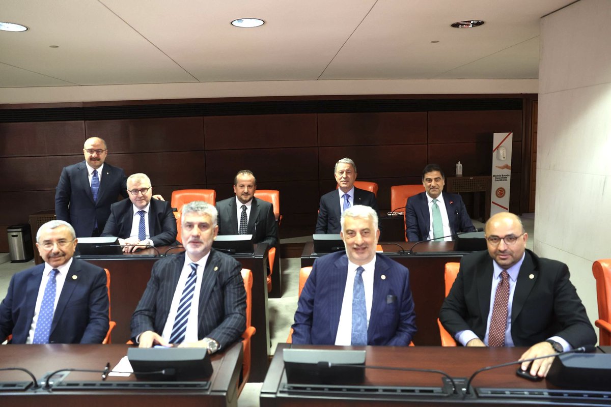 TBMM iki gündür İklim Kanunu teklifini görüşüyoruz.

Ne yazıkki; CHP - İP ve Yeniyol Grupları Meclisi çalıştırmamak adına bir birleriyle yarış yapıyorlar.
TBMM çalışmalarının durdurulması, Meclisin kapanması için On dakikada bir karar yeter sayısı, On dakikada bir yoklama