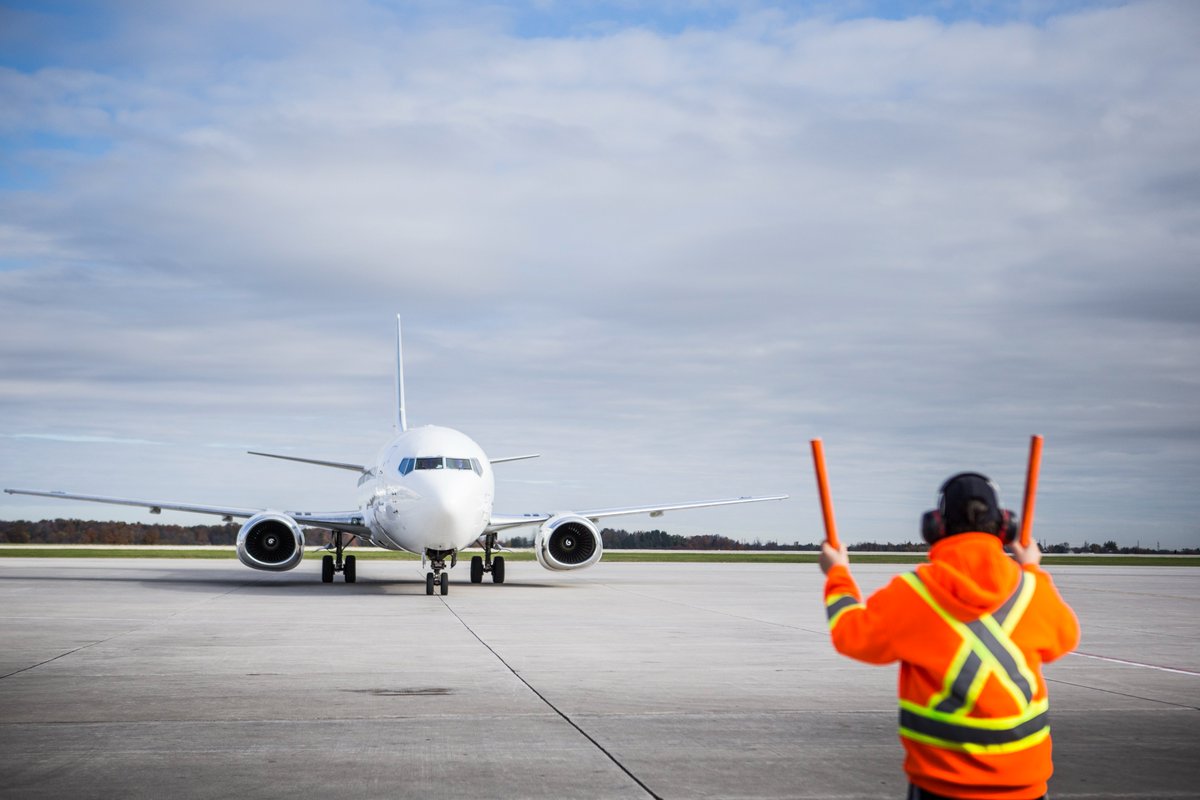 flyyhm's tweet image. Happy #AirportWorkersDay! Today, we join @canadasairports to celebrate all of the incredible people who play a vital role in ensuring safe, efficient & enjoyable journeys. ✈️ From the terminal to the runway & everything in between, THANK YOU to the amazing airport workers at YHM!