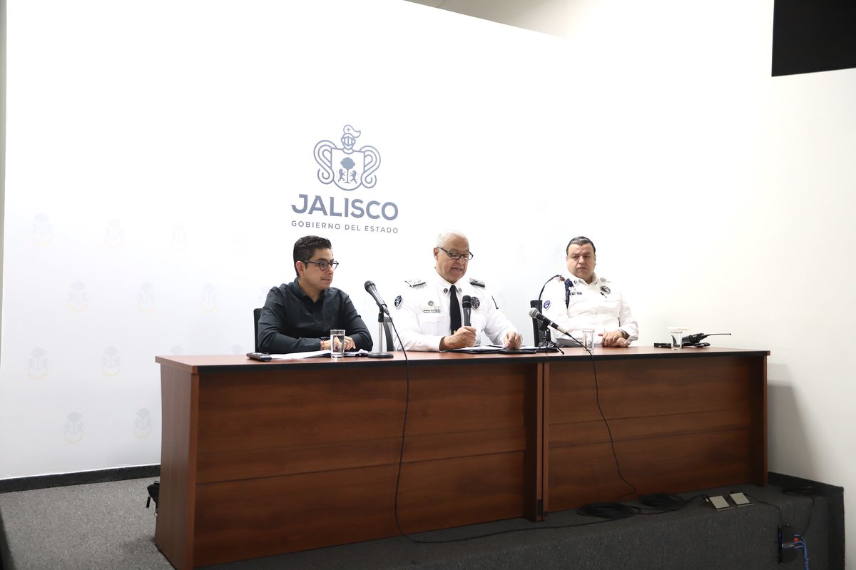 JaliscoVial's tweet photo. Este miércoles, nuestro Comisario, Jorge Alberto Arizpe García, Israel Boruel Neri, Comisario Metropolitano y Adrián López González, Director de la @AgenciaAMIM, llevaron a cabo una rueda de prensa para dar a conocer los resultados de las distintas acciones que... 👇🏻 https://t.co/yxL40MOPBv