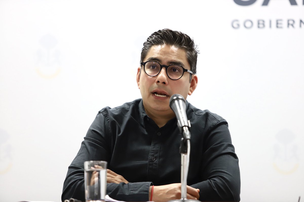 JaliscoVial's tweet photo. Este miércoles, nuestro Comisario, Jorge Alberto Arizpe García, Israel Boruel Neri, Comisario Metropolitano y Adrián López González, Director de la @AgenciaAMIM, llevaron a cabo una rueda de prensa para dar a conocer los resultados de las distintas acciones que... 👇🏻 https://t.co/yxL40MOPBv