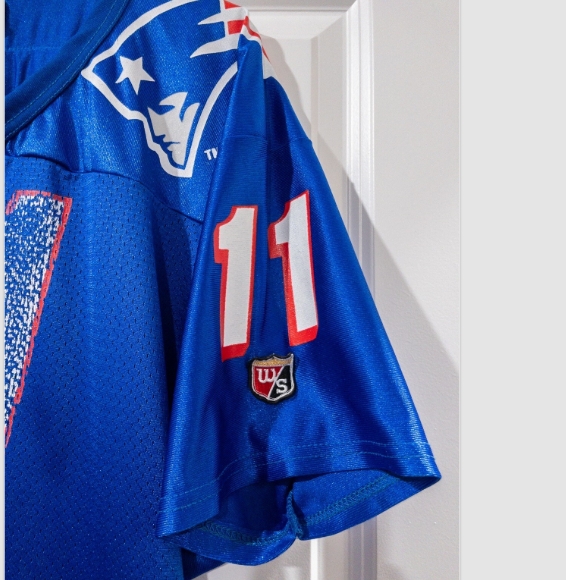 IRGRL's tweet image. 🏈 Throwin’ it back to the Bledsoe days!
This vintage Wilson Patriots jersey (Men’s XL) is a true 90s gem—
#11 never looked so good (even with a little fade 😉)
Link In Comments! 
#PatriotsNation #DrewBledsoe #NFLThrowback #VintageJersey