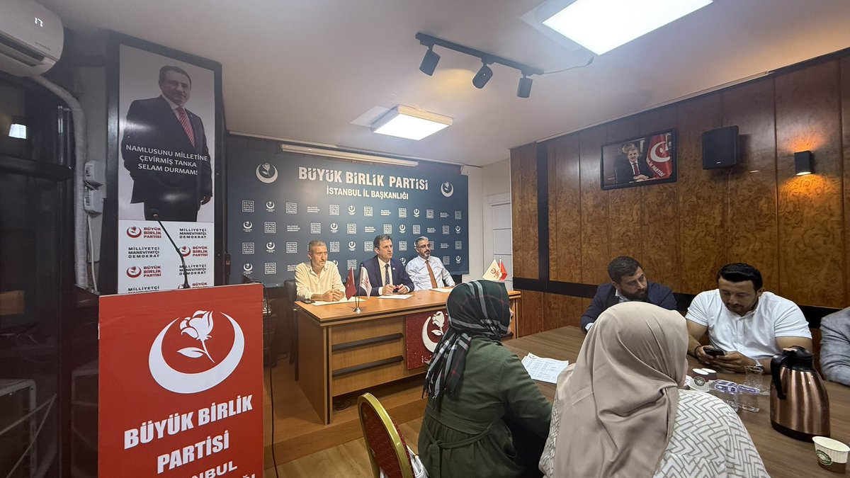 gokhanilgar's tweet photo. KIYMETLİ DAVA ARKADAŞLARIM,

Büyük Birlik Partisi İstanbul İl Başkanlığı olarak; Genel Başkanımız, partimizin lideri Sayın Mustafa Destici’nin talimatları doğrultusunda ilk günkü aşkla, durmadan yorulmadan çalışmaya devam ediyoruz.

Siyasi İşlerden Sorumlu Genel Başkan Yardımcımız Sayın Türker Yörükçüoğlu başkanımızın teşrifleriyle gerçekleştirdiğimiz İl Yönetim Kurulu Toplantımızda; teşkilat mensuplarımızla engin siyasi birikimlerini paylaşarak bizleri onurlandırdılar. Bu güçlü motivasyonla birlikte ilçe kongrelerimizi de planlamaya devam ettik.

Genel Merkezimizin belirlediği takvim çerçevesinde;
28 Haziran 2025 Cumartesi günü Çekmeköy,
29 Haziran 2025 Pazar günü ise Sultanbeyli İlçe Kongrelerimiz ile kongre sürecimiz kararlılıkla devam ediyor.
Teşkilat olarak disiplinli, planlı ve güçlü bir şekilde ilerliyoruz.

Ayrıca teşkilatımız daha da büyüyor, güçleniyor.
2015 yılından bu yana camiamızda çeşitli görevlerde bulunmuş, yüksek dava bilincine sahip Sayın Burak Tekin bey, İstanbul İl Yönetim Kurulu üyemiz olarak aramıza katılmıştır. Kendilerine başarılar diliyor, teşkilatımıza ve davamıza hayırlı olmasını temenni ediyoruz.

İstanbul İl Başkanlığı olarak;
Kadın Kollarımızla, Alperen Ocaklarımızla, İlçe Başkanlarımızla, İl Yönetim ve İcra Kurullarımızla tam uyum içerisinde, tek yürek, tek bilek olarak İstanbul’un dört bir yanında güçlü bir şekilde hizmet etmeye devam ediyoruz.

İlçe kongrelerimiz sadece bir yenilenme değil, aynı zamanda teşkilat ruhunun yeniden şahlanışıdır. Her bir kongremiz, “birlikte yürürsek başarırız” inancının adım adım hayata geçişidir.

Büyük Birlik Partisi İstanbul Teşkilatı; inancıyla, samimiyetiyle, duruşuyla ve kararlılığıyla milletimizin umudu olmaya devam edecektir.

Bu yol; “Büyük Türkiye, Büyük Birlik” yoludur.

Birlikte güçlüyüz, birlikte başaracağız.

GÖKHAN İLGAR
Büyük Birlik Partisi İstanbul İl Başkanı

#hakkaadanmışbirmilletsevdası🇹🇷☝🏻 #birliginvekardesliginkalesi 

@bbpgenelmerkez @Mustafa_Destici @yorukcuoglu @bbpistanbul_