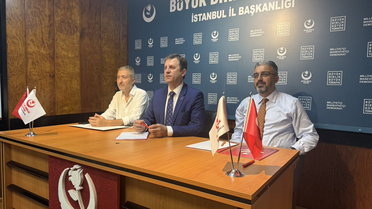 gokhanilgar's tweet photo. KIYMETLİ DAVA ARKADAŞLARIM,

Büyük Birlik Partisi İstanbul İl Başkanlığı olarak; Genel Başkanımız, partimizin lideri Sayın Mustafa Destici’nin talimatları doğrultusunda ilk günkü aşkla, durmadan yorulmadan çalışmaya devam ediyoruz.

Siyasi İşlerden Sorumlu Genel Başkan Yardımcımız Sayın Türker Yörükçüoğlu başkanımızın teşrifleriyle gerçekleştirdiğimiz İl Yönetim Kurulu Toplantımızda; teşkilat mensuplarımızla engin siyasi birikimlerini paylaşarak bizleri onurlandırdılar. Bu güçlü motivasyonla birlikte ilçe kongrelerimizi de planlamaya devam ettik.

Genel Merkezimizin belirlediği takvim çerçevesinde;
28 Haziran 2025 Cumartesi günü Çekmeköy,
29 Haziran 2025 Pazar günü ise Sultanbeyli İlçe Kongrelerimiz ile kongre sürecimiz kararlılıkla devam ediyor.
Teşkilat olarak disiplinli, planlı ve güçlü bir şekilde ilerliyoruz.

Ayrıca teşkilatımız daha da büyüyor, güçleniyor.
2015 yılından bu yana camiamızda çeşitli görevlerde bulunmuş, yüksek dava bilincine sahip Sayın Burak Tekin bey, İstanbul İl Yönetim Kurulu üyemiz olarak aramıza katılmıştır. Kendilerine başarılar diliyor, teşkilatımıza ve davamıza hayırlı olmasını temenni ediyoruz.

İstanbul İl Başkanlığı olarak;
Kadın Kollarımızla, Alperen Ocaklarımızla, İlçe Başkanlarımızla, İl Yönetim ve İcra Kurullarımızla tam uyum içerisinde, tek yürek, tek bilek olarak İstanbul’un dört bir yanında güçlü bir şekilde hizmet etmeye devam ediyoruz.

İlçe kongrelerimiz sadece bir yenilenme değil, aynı zamanda teşkilat ruhunun yeniden şahlanışıdır. Her bir kongremiz, “birlikte yürürsek başarırız” inancının adım adım hayata geçişidir.

Büyük Birlik Partisi İstanbul Teşkilatı; inancıyla, samimiyetiyle, duruşuyla ve kararlılığıyla milletimizin umudu olmaya devam edecektir.

Bu yol; “Büyük Türkiye, Büyük Birlik” yoludur.

Birlikte güçlüyüz, birlikte başaracağız.

GÖKHAN İLGAR
Büyük Birlik Partisi İstanbul İl Başkanı

#hakkaadanmışbirmilletsevdası🇹🇷☝🏻 #birliginvekardesliginkalesi 

@bbpgenelmerkez @Mustafa_Destici @yorukcuoglu @bbpistanbul_
