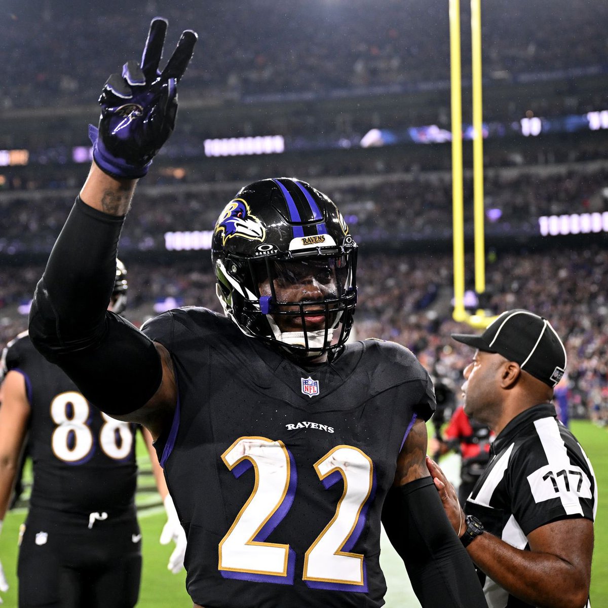 MLFootball's tweet photo. IS DERRICK HENRY THE GREATEST HIGH SCHOOL/CFB/#NFL RUNNING BACK EVER…?
High School:
12,124 rushing8 yards
153 TDs
55 rush TDs as a senior
College:
3,591 rushing yards
42 TDs
Heisman Trophy
NFL:
11,423 rushing yards
106 touchdowns
5x Pro Bowler
4x All-Pro
THE KING 👑👑👑 https://t.co/TRB6nNGUqw