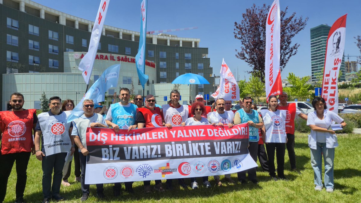 Bugün ANKAHED olarak; meslektaşlarımız olan diş hekimlerinin haklı taleplerini ve uğradıkları haksızlıkları duyurmak amacıyla Ankara İl Sağlık Müdürlüğü önünde gerçekleştirilen basın açıklamasına katıldık.

🩺 “Biz Varız, Birlikte Varız!” diyerek; sağlık alanında görev yapan tüm