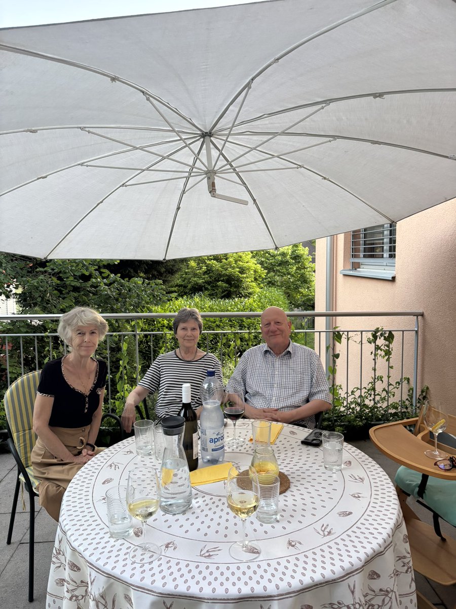 6 years ago I got to do a research visit thanks to the <a href="/eseb_org/">ESEB</a> Godfrey Hewitt Mobility Award. I’m so happy to reunite with the lab I visited in Zurich and my adoptive Swiss parents who took me in 🥰