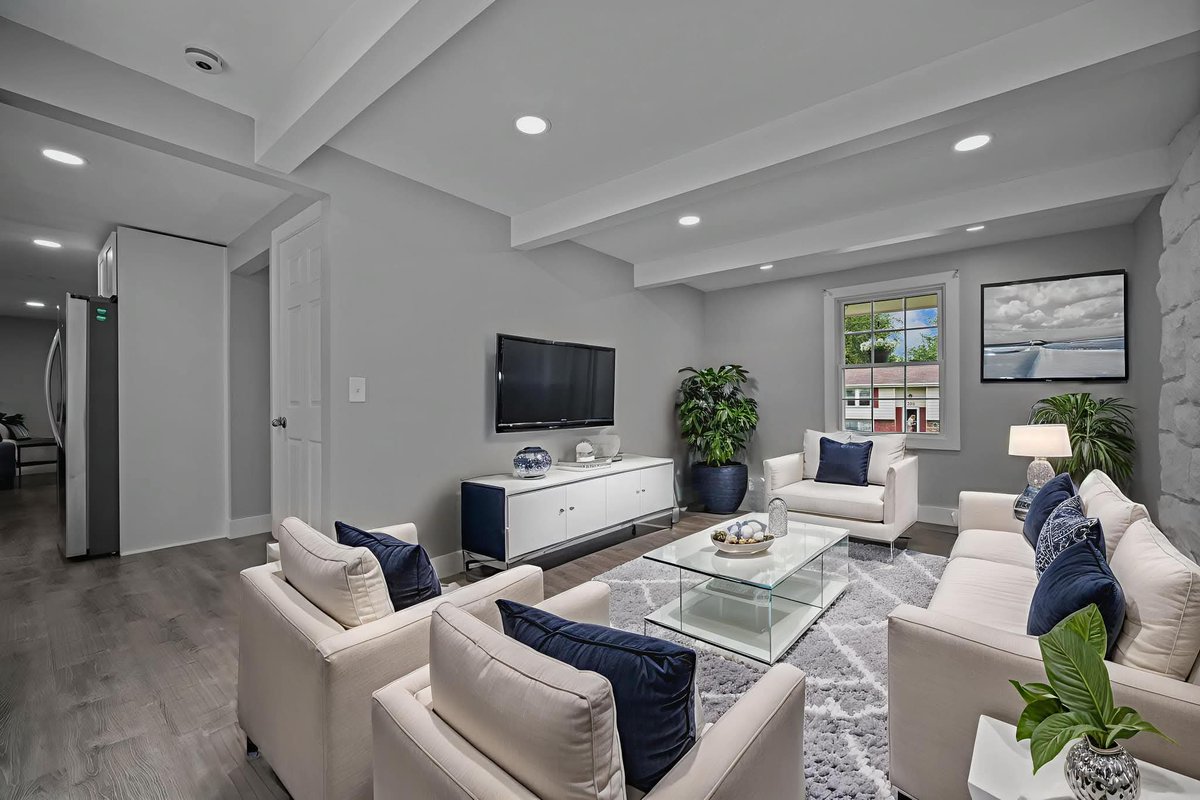 pghpropertyremo's tweet image. Every remodel starts with your lifestyle.

We design rooms that work for how you live—whether that means open kitchens, family rooms, or extra storage.

#FunctionalDesign #CustomHomeRenovation #PittsburghRemodelers