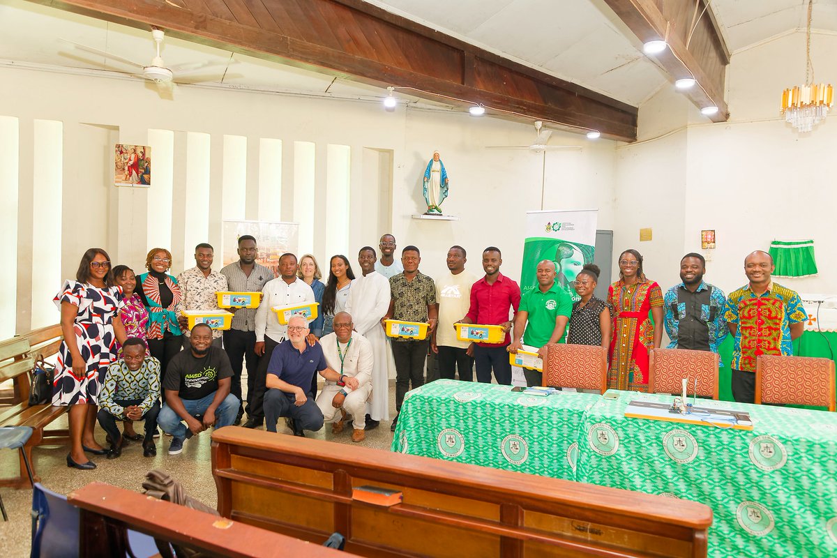 📌St. Hubert SHS Robotics Team Demonstrates AI-Powered Traffic Barrier During LEGO Kit Distribution Event

Read more ➡️railknustai4sd.org/st-hubert-shs-…