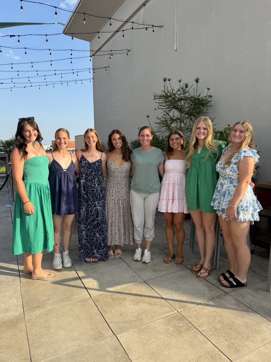 KelliEmbler's tweet image. Furman University Freshman orientation for @kristynembler with her teammates.