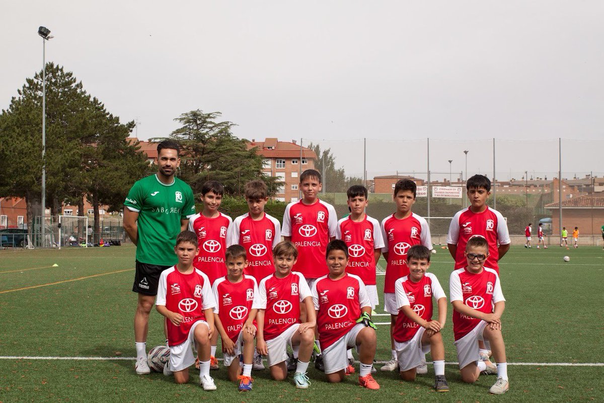 campuschuchij's tweet photo. ⚽ Segunda jornada de nuestro IV Campus.

😍 Nuestros chicos siguen disfrutando y aprendiendo. 

🏊🏻 Con un chapuzón, siempre se ven las cosas de otra manera.

👏🏻 ¡Que no pierdan nunca la ilusión! ¡Seguimos!

💜 Somos Palencia https://t.co/78wENGCW4x