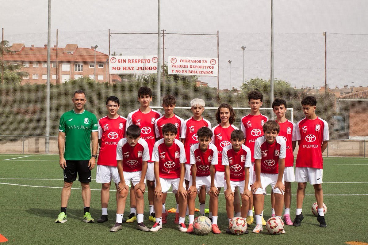 campuschuchij's tweet photo. ⚽ Segunda jornada de nuestro IV Campus.

😍 Nuestros chicos siguen disfrutando y aprendiendo. 

🏊🏻 Con un chapuzón, siempre se ven las cosas de otra manera.

👏🏻 ¡Que no pierdan nunca la ilusión! ¡Seguimos!

💜 Somos Palencia https://t.co/78wENGCW4x
