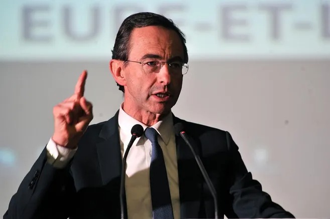 🇫🇷- Le nouveau slogan du parti Les Républicains est "La France des honnêtes gens".

- Des cadres ou anciens cadres LR ont été condamnés 26 fois par la justice uniquement sur ces cinq dernières années.

- Bruno Retailleau mène des rafles et assume ouvertement sont racisme, son