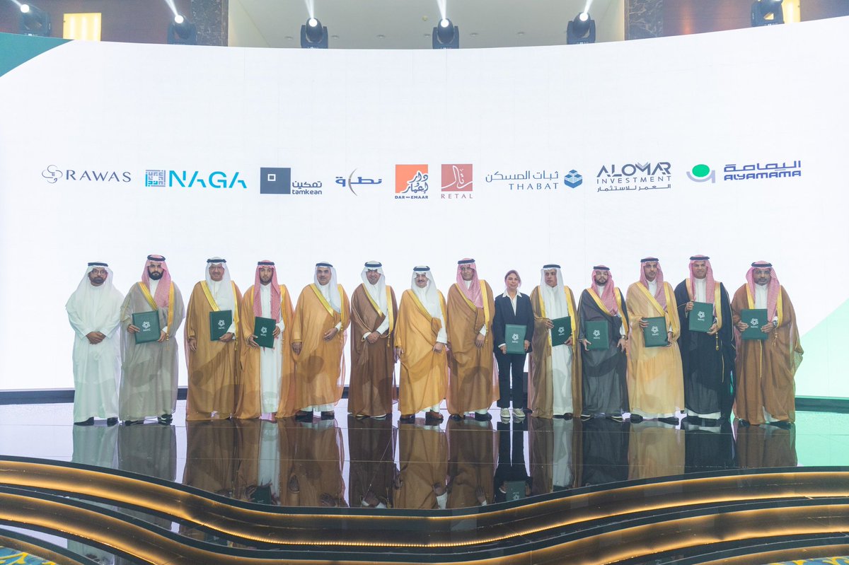 صاحب السمو الملكي الأمير سعود بن نايف بن عبدالعزيز، أمير المنطقة الشرقية، يرعى حفل إطلاق #وجهة_لازورد في مدينة الخُبر، أحدث وجهات #NHC العمرانية في المنطقة، وذلك بحضور معالي وزير البلديات والإسكان <a href="/majedhogail/">ماجد الحقيل</a>، والرئيس التنفيذي <a href="/Mohammad_Albuty/">محمد البطي</a>