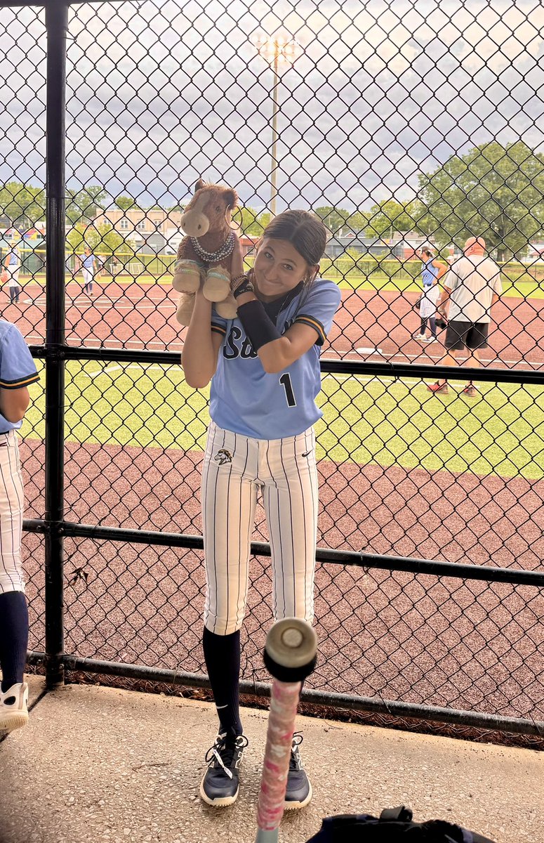 AnzBattle17's tweet image. Excited to hit the field at tomorrow’s Owl City Camp! Ready to work and keep chasing this dream 🙌
Anzleigh Battle | 2028 Grad
RHP • 2B • OF | Bats/Throws Right | 3.875 GPA
@LeeUSoftball @kingsoftball
@UGASoftball @CoachFrankReed 
@ScottieKilgore @MontreatSB 
@SUHawksSoftball