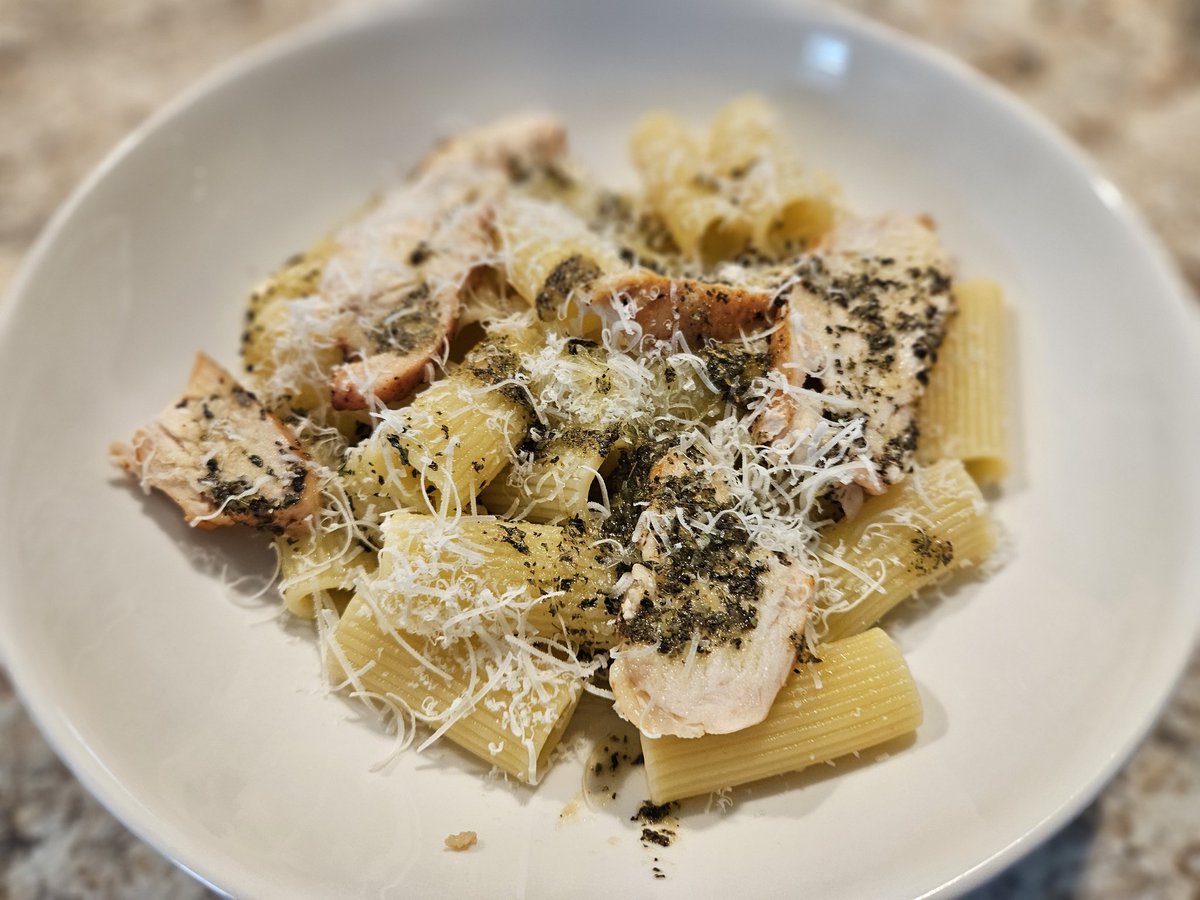 NW_Indiana_Eats's tweet image. WARNING: If you're Italian, please look away! 馃ぃ
There is chicken on my pasta!
But, it's delicious!
Yes, I know this combo is frowned upon in Italy, but it works sometimes (and I'm part Italian!)