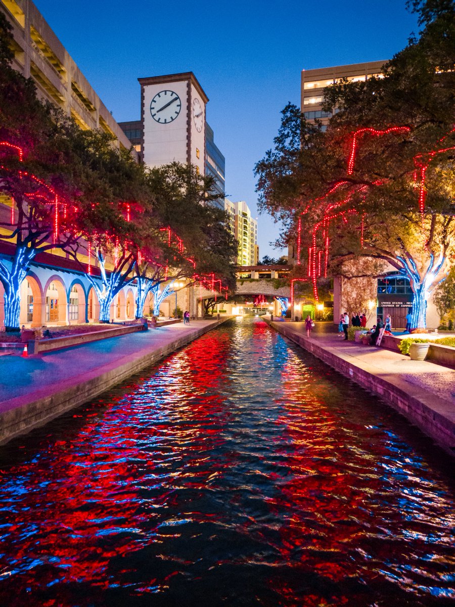 From fireworks to poolside parties, Las Colinas has your 4th of July plans covered! Celebrate with live music, light shows staycations and more. 🎇🇺🇸 #LasColinas #LasColinasTex #FourthofJuly #IndependenceDay

🔗 Explore the full guide: bit.ly/3xzobPC