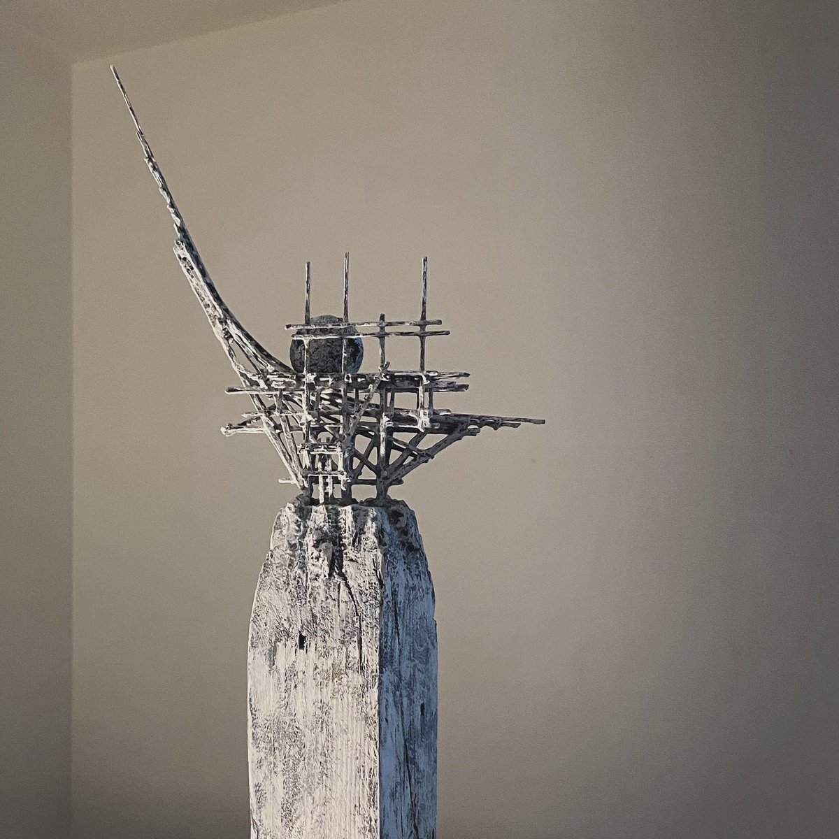 sandscape_info's tweet image. 本日より展示再開 最後の三日間!
個展「空の途中の設計図」 28日(土)まで 13:00〜19:00オープン 天満・天五のギャラリーhitotoさんにて
hitoto.info/sorano/
展示期間限定オンラインストアも開催中
hitoto-101429.square.site
#hitoto #黒田武志 #オプジェ #塔 #架空建築 #未来の遺跡