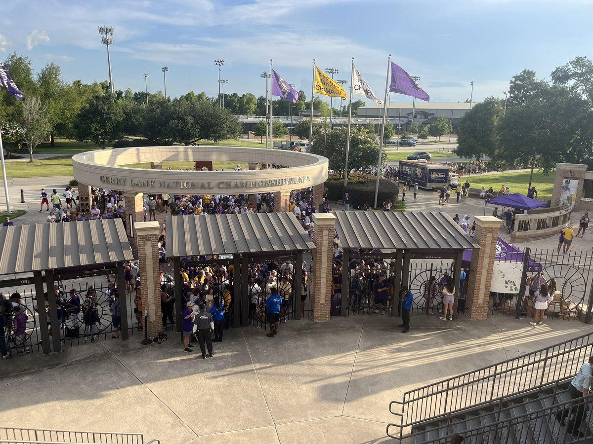 7PM: The line right now to get inside Alex Box Stadium wraps around to the parking lot. Fans are ready to welcome their champions home! #LSUTigers <a href="/WWLTV/">WWL-TV</a> <a href="/LSUbaseball/">LSU Baseball</a>