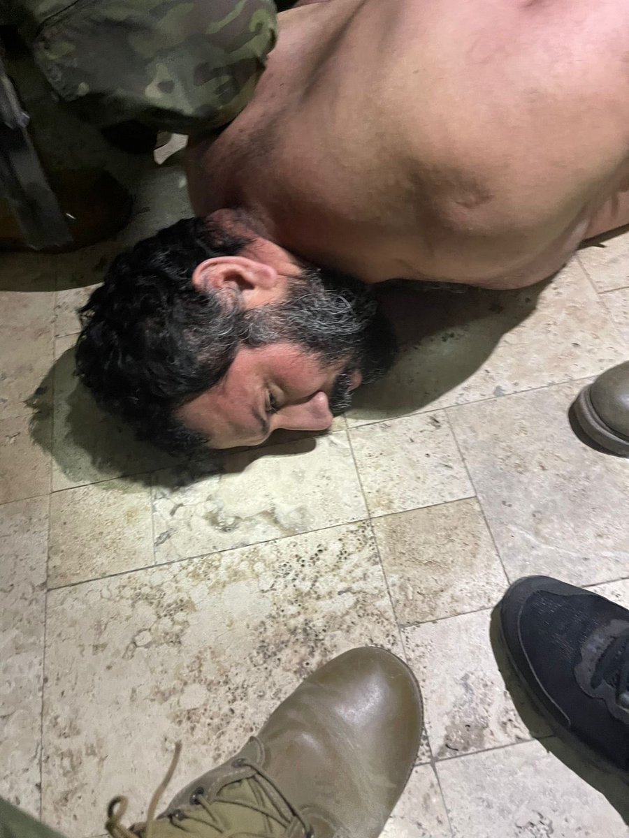 EjercitoECU's tweet image. 𝐀𝐋𝐈𝐀𝐒 𝐅𝐈𝐓𝐎 𝐅𝐔𝐄 𝐂𝐀𝐏𝐓𝐔𝐑𝐀𝐃𝐎

Gracias al trabajo de Inteligencia Militar y del Bloque de Seguridad, una vez más cumple con su misión que le encargó el país.

En una operación militar, a través de labores de inteligencia, se logró la captura de alias &quot;Fito&quot;, uno…