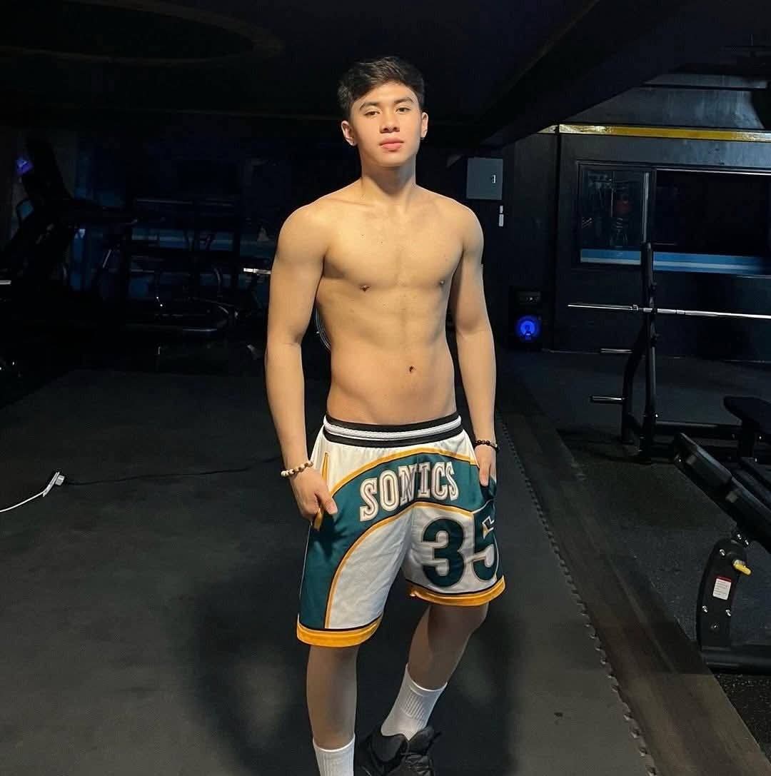 GoodSucker88's tweet photo. Jojowain o totropahin? https://t.co/gG3LiTzVFo