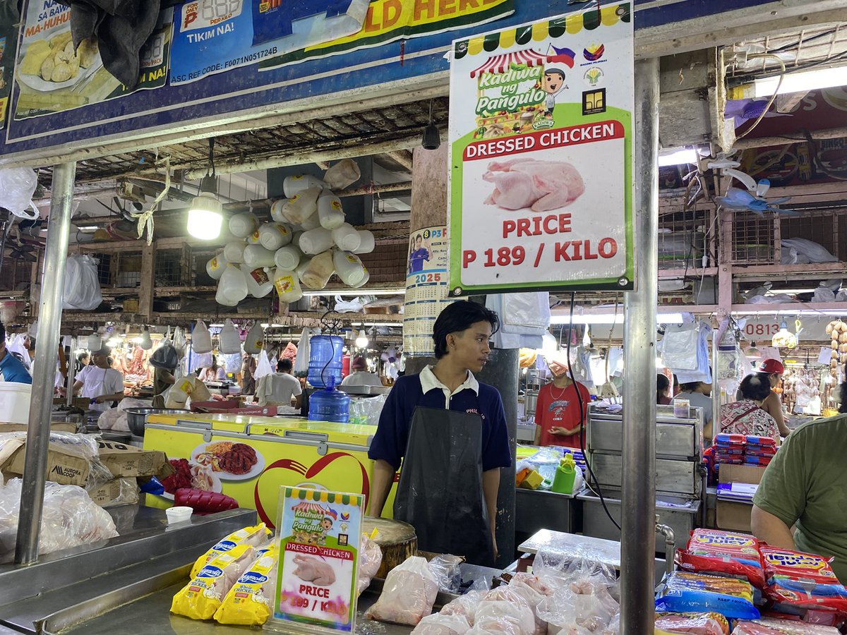 TINGNAN: Available na rin ang “Benteng Bigas Meron (BBM) Na” program sa Pasay City Public Market. 

Bukod dito, may mga accredited stalls din sa palengke para sa KADIWA Meat Shop kung saan mabibili lamang ng ₱340/kg ang local kasim at ₱370/kg ang liempo. 

(1/2)