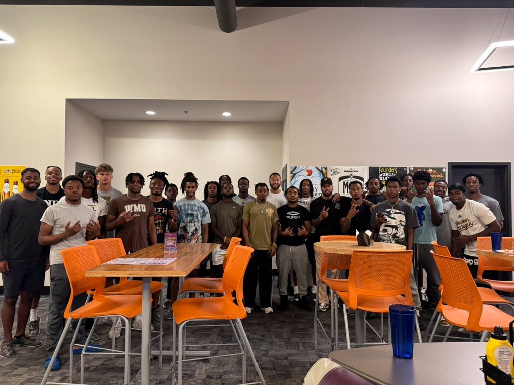 Nick Coleman (@nickcoleman_1) on Twitter photo A lot of good fellowship and competition tonight with the WRs! S/o to the bowler of the night <a href="/Jarvariussims/">Jarvarius Sims</a>!!😂😂
<a href="/CoachKPerk/">Kyle Perkins</a> #EAT #BrocosReign A lot of good fellowship and competition tonight with the WRs! S/o to the bowler of the night <a href="/Jarvariussims/">Jarvarius Sims</a>!!😂😂
<a href="/CoachKPerk/">Kyle Perkins</a> #EAT #BrocosReign