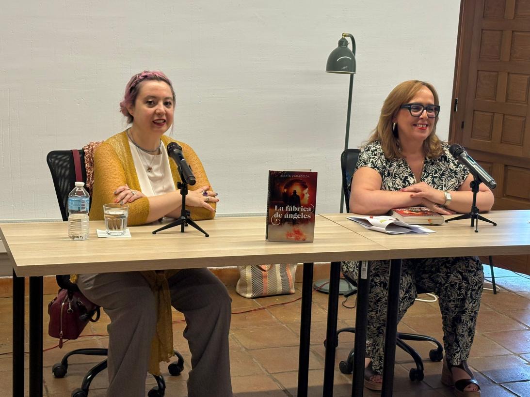 El Gobierno regional ensalza el compromiso con la literatura y la igualdad de la escritora María Zaragoza y presenta en el Centro de Creadores Contemporáneos de Cuenca, su nueva novela, ‘La fábrica de ángeles’.✨📚

cultura.castillalamancha.es/bibliotecas/ac…