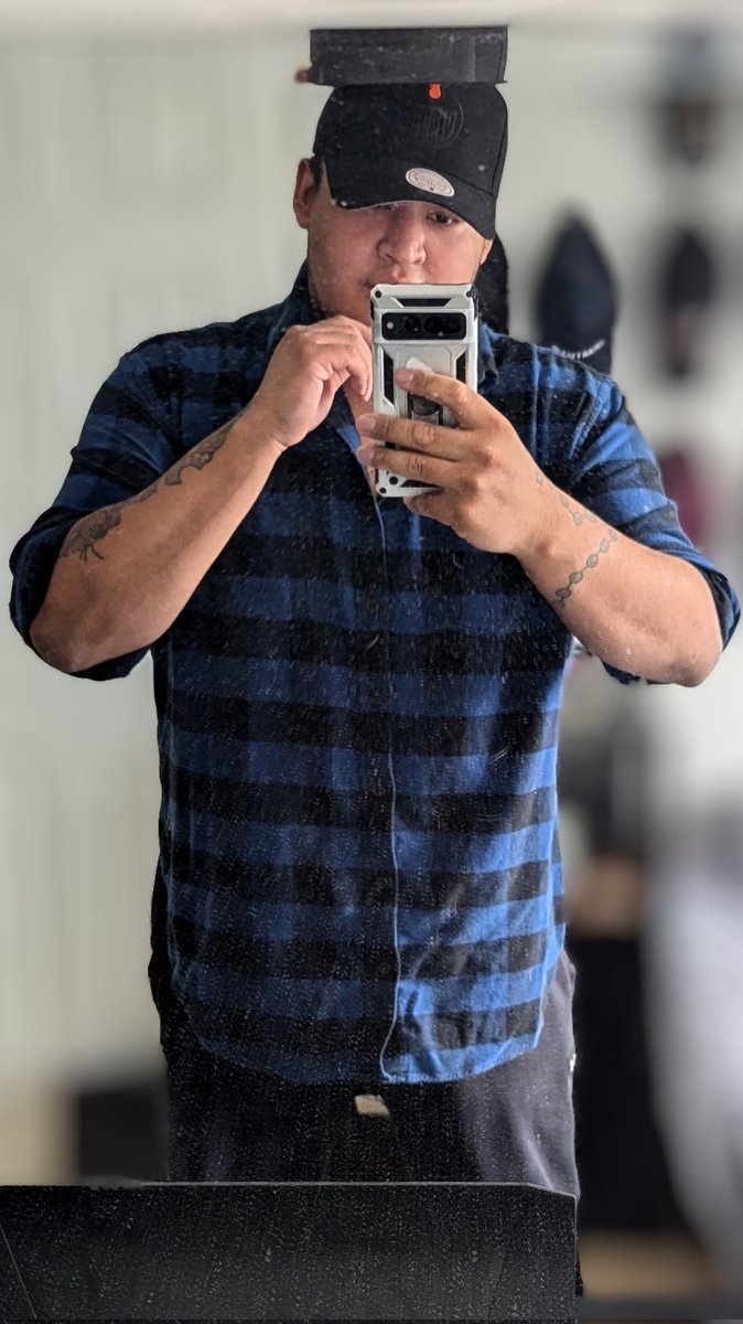That_One_Guy124's tweet photo. I love wearing long sleeves and wondering why it's so hot outside

#selfie https://t.co/VDeLQSLmlK
