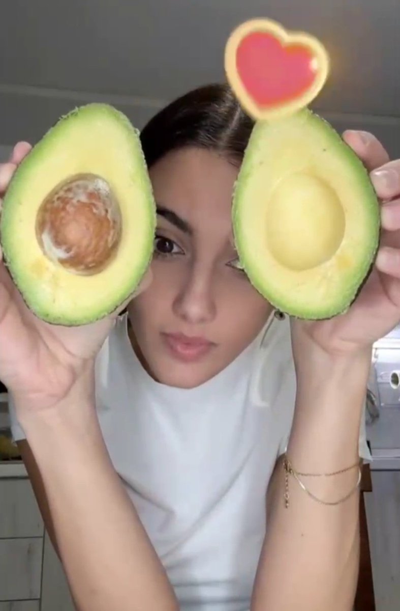 miaspeaks_1999's tweet photo. The cutest chef I've ever seen!! 🤏🦄🤌🥑
#LiveWithZeudi #CookWithZeudi #zeudiners #fillipo https://t.co/koFdtzelbm