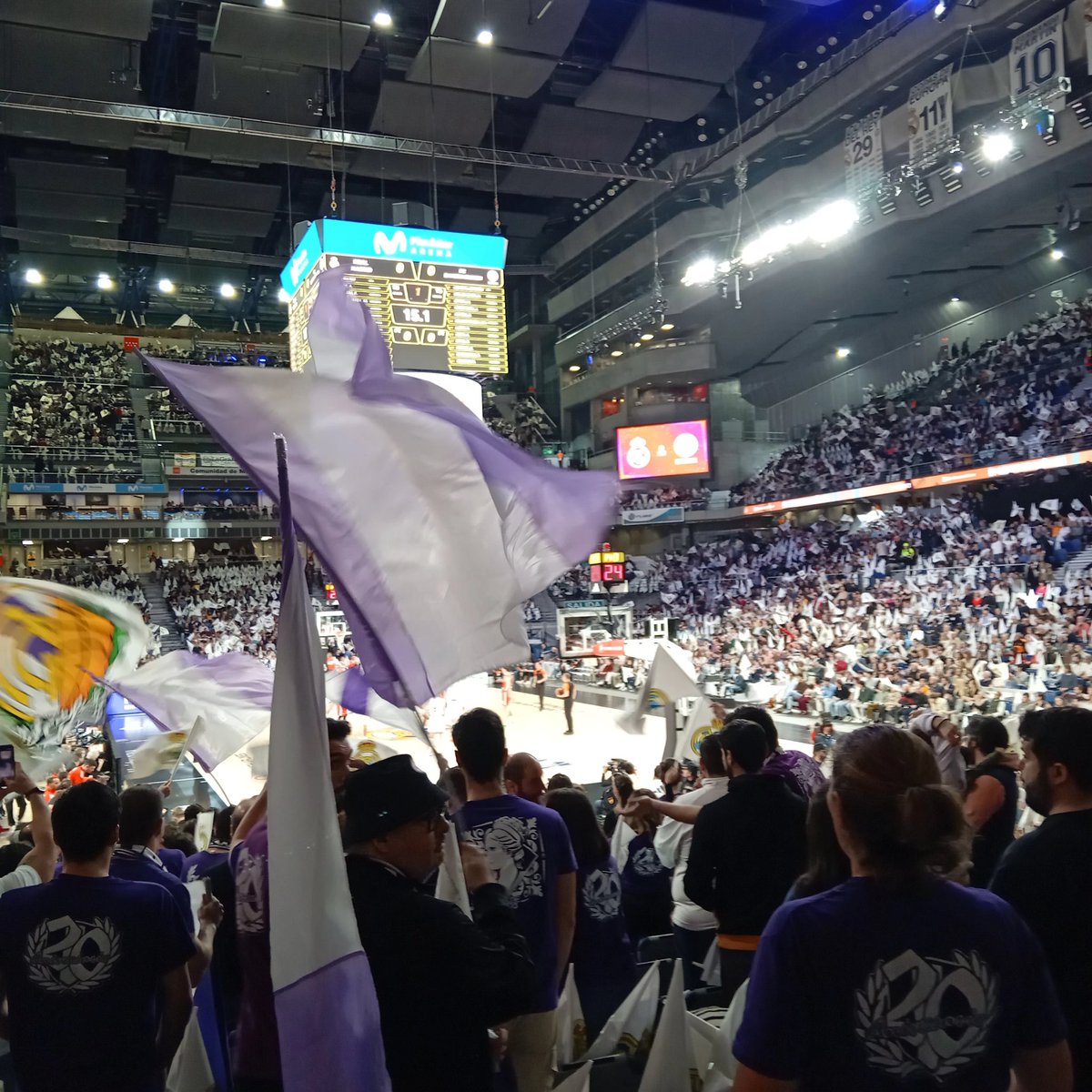 Por cierto, qué sólo se ponga un segundo de imágenes para la afición madridista desplazada a Valencia, cuándo en los dos primeros partidos nos artamos de ver afición Valenciana, es un desprecio más al madridismo por parte de <a href="/MovistarBasket/">Basket en Movistar Plus+</a> 
Grandes <a href="/BerserkersRMCF/">Berserkers RMCF</a> y desplazados.