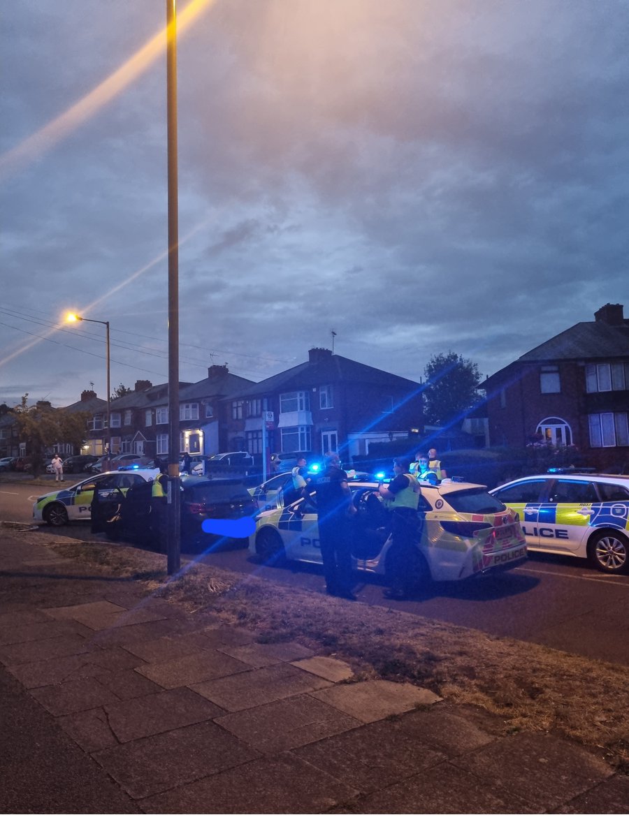 StechfordWMP's tweet image. PC's Owen and Burton assisted @ResponseWMP this evening stopping this vehicle that was wanted for failing to stop at the scene of a serious collision earlier today. All three occupants have been arrested for causing serious injury by dangerous driving and are off to custody.馃殦