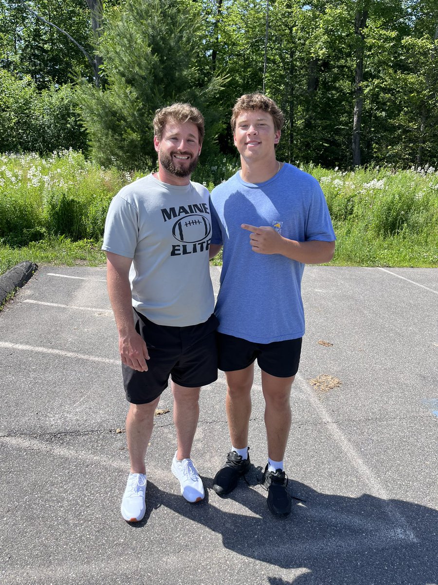 Gavin_Jones33's tweet photo. Great to see @Coach_Hobbins and talk some football. Thanks for showing me around and giving me a tour of the facilities. @Colby_Football @ColbyCoachCos 

@KCIrishFootball @Coach_Shad_ @_CoachPhillips_ https://t.co/FA0PZF6LiA