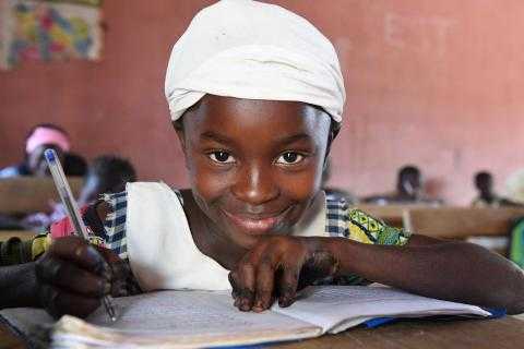 KentPage's tweet photo. “The secret ingredient that drives hard work and excellence is passion.” ~Kelly Ayotte 

Please retweet if you agree w/these #ThursdayThoughts & that #EducationCannotWait for any child. 

#KeepHopeAlive @spainmfa @ksrelief_en @afd_en @qatar_fund @dfat @dutchmfa @stateprm #222MillionDreams✨📚