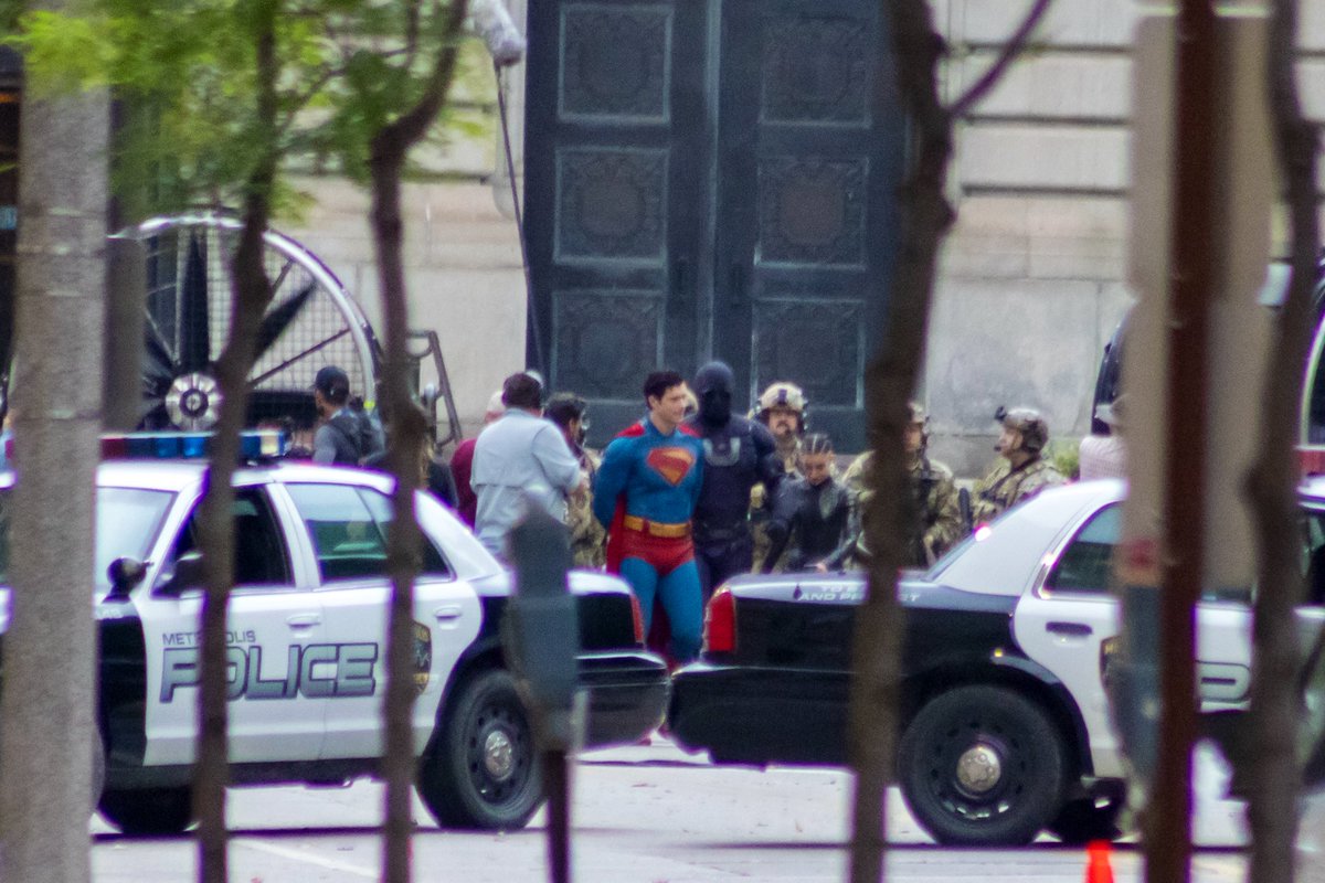 MikeACollier's tweet photo. One year ago today, Superman stopped by Cleveland City Hall, only to be promptly arrested on the way out. Tough summer for the Man of Steel. #FilmedInCLE https://t.co/Rxlot6GYhS