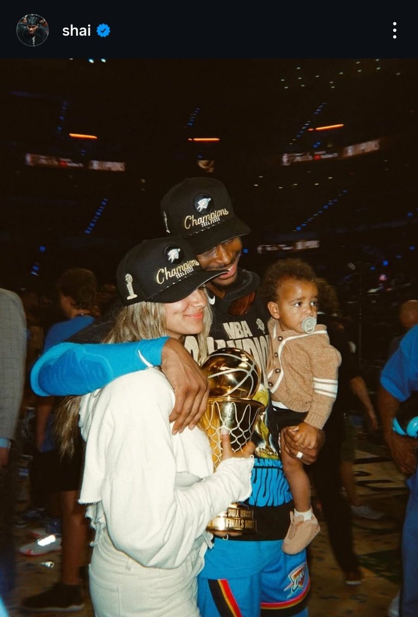 NBAdoPovo's tweet image. Shai Gilgeous-Alexander acabou de fazer esse post no Instagram 

&quot;Passei os últimos dias pensando e, enquanto refletia,
aceitei
que metade das opiniões sobre nossa trajetória vinham da mágoa.

Estava na sua cara o ano inteiro,
mas você escolheu ignorar.
Quanto mais conquistas…