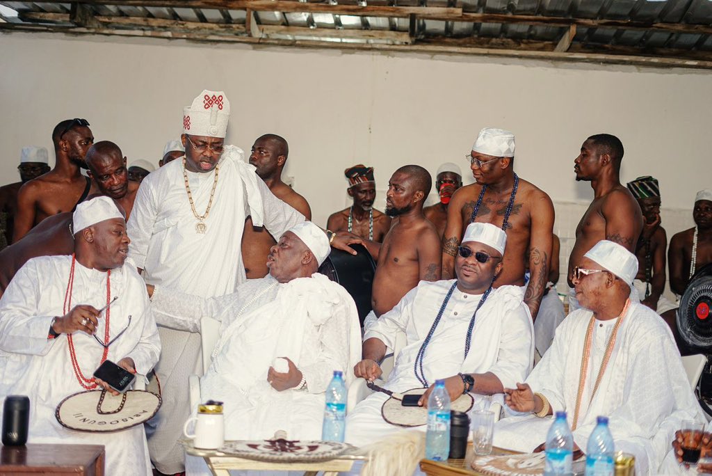 Year 2025 Elegba Festival – Ikate, Elegushi

Yesterday, Obas of Awori origin converged at the sacred groves of “Agbo Elegba “ in Ikate Land, Lagos State, for the annual Elegba Festival hosted by His Royal Majesty, Oba Saheed Ademola Elegushi, the Elegushi of Ikate Land.