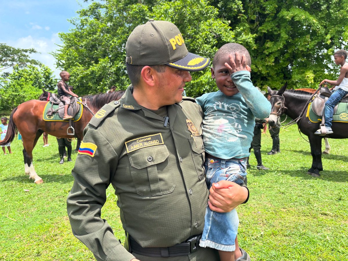 SucrePolicia's tweet photo. 👮‍♂️💙 Acciones que inspiran
A través del ejemplo, el servicio y la dedicación, construimos una sociedad más segura y solidaria.
#AccionesQueInspiran #PolicíaCercaDeLaComunidad #SomosUnoSomosTodos https://t.co/JMzqw4AuAv