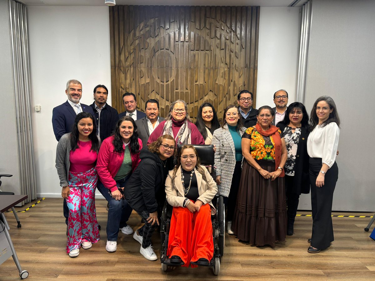OIT México y Cuba (@oitmexico) on Twitter photo Recibimos en nuestra oficina al Grupo de Trabajo en Materia de Cuidados de la <a href="/Mx_Diputados/">H. Cámara de Diputados</a>, representado por <a href="/Evangelina_MoG/">Evangelina Moreno Guerra</a> <a href="/mariselazuiga1/">Marisela Zúñiga</a> <a href="/Julieta_Kristal/">Diputada Julieta Vences</a> <a href="/MONICA_HEVILLA/">Mónica Herrera Villavicencio</a> <a href="/GloriaSanchezdf/">Gloria Sánchez López</a> <a href="/VazquezAlfredoD/">Lic. Alfredo Vazquez</a> <a href="/AntaresVazAla/">Antares Vázquez Alatorre</a> y <a href="/RosarioOrozco15/">Rosario Orozco ( Charito )</a>. ¡Gracias por su visita y compromiso! Recibimos en nuestra oficina al Grupo de Trabajo en Materia de Cuidados de la <a href="/Mx_Diputados/">H. Cámara de Diputados</a>, representado por <a href="/Evangelina_MoG/">Evangelina Moreno Guerra</a> <a href="/mariselazuiga1/">Marisela Zúñiga</a> <a href="/Julieta_Kristal/">Diputada Julieta Vences</a> <a href="/MONICA_HEVILLA/">Mónica Herrera Villavicencio</a> <a href="/GloriaSanchezdf/">Gloria Sánchez López</a> <a href="/VazquezAlfredoD/">Lic. Alfredo Vazquez</a> <a href="/AntaresVazAla/">Antares Vázquez Alatorre</a> y <a href="/RosarioOrozco15/">Rosario Orozco ( Charito )</a>. ¡Gracias por su visita y compromiso!