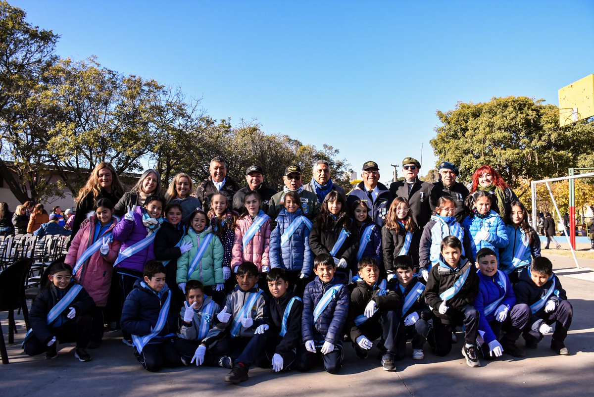 Alumnos de cuarto grado de la Escuela Especial Jerónimo Moragas, Escuela Municipal Molinari Romero, Instituto Adventista Córdoba y Escuela Manuel Belgrano hicieron su promesa de lealtad a nuestra bandera.