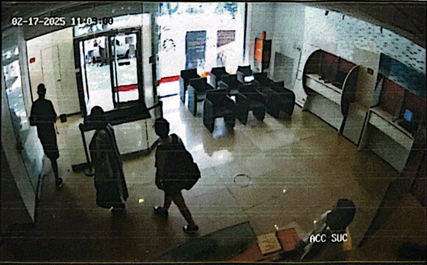 Juli_Strada's tweet image. Comisión Libra. Diputados.
¿Qué significan las imágenes de la hermana y la madre de Novelli sacando plata de las cajas de seguridad del Banco Galicia 3 días después de la estafa LIBRA? 
Cajas de seguridad abiertas el 4 de febrero. 10 días antes de Libra.

Hay que investigar.